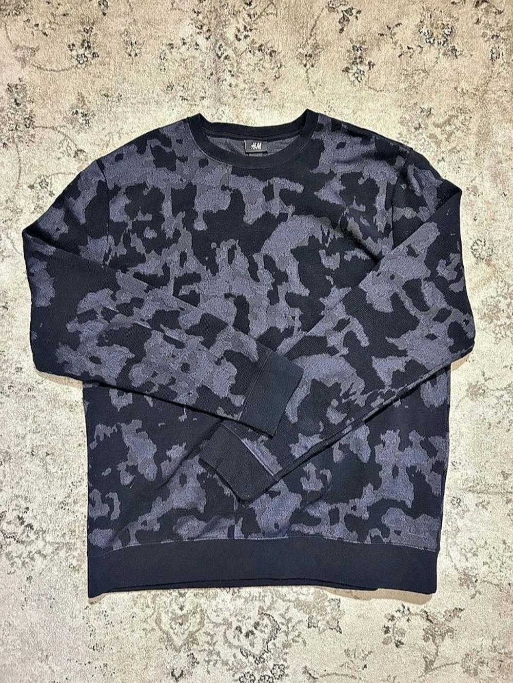 H&M Camo Sweatshirt in Black & Gray Size Small Like New